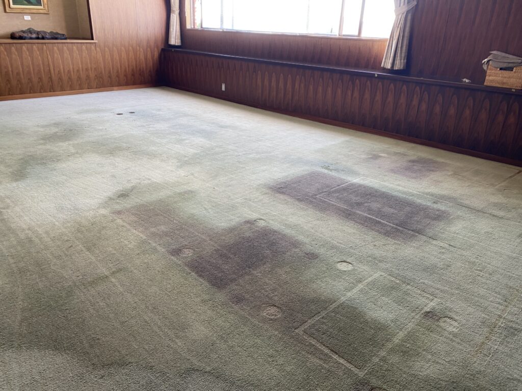神奈川県厚木市でゴルフ場応接室のカーペット染色