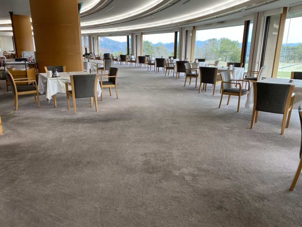 栃木県ゴルフ場のレストランカーペット染色